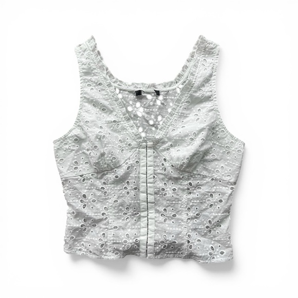 Forever 21 White Eyelet Hook and Eye Crop Tank Top Small - Picture 2 of 5